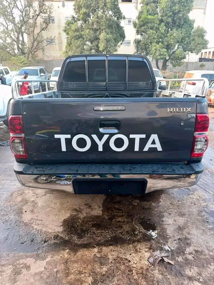 Toyota Hilux 2013 (image 8)