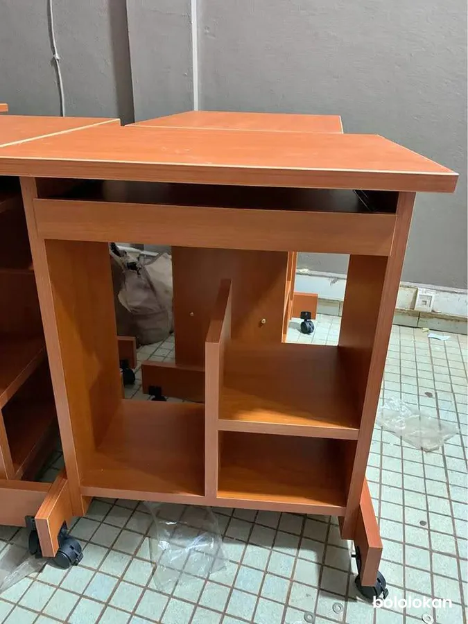 Table d’ordinateur bureautique (image 1)
