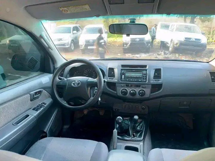 Toyota Hilux 2013 (image 5)