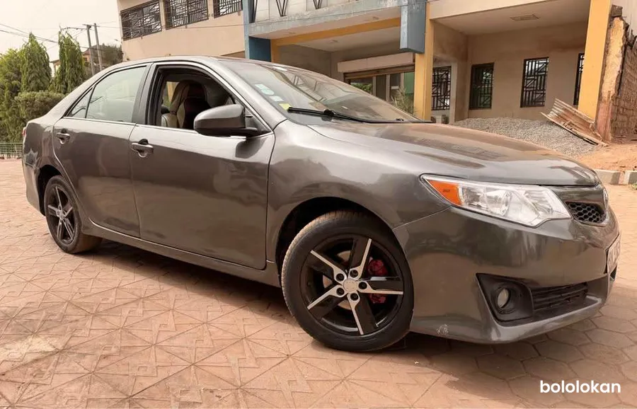 Toyota Camry 2014 (image 5)