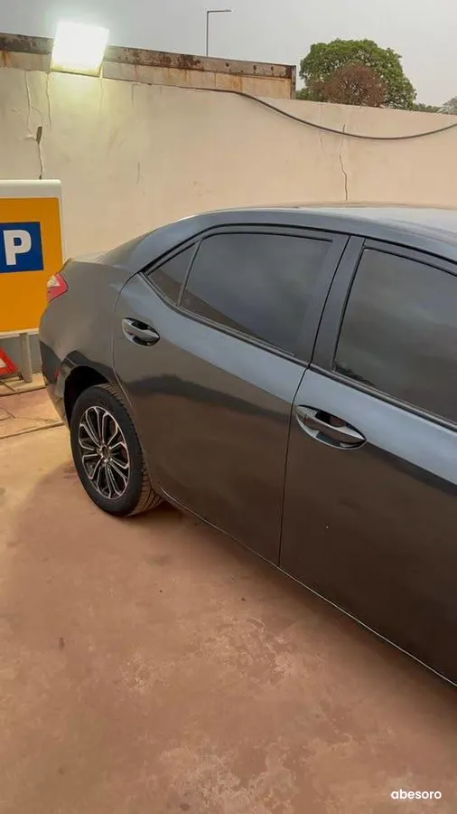 Toyota corolla S 2015 (image 4)