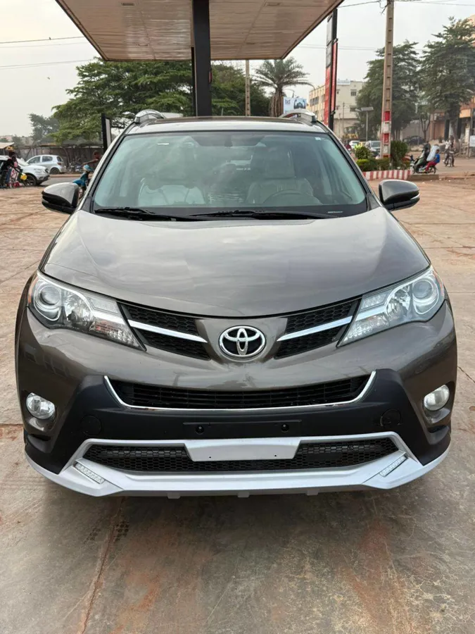 Toyota RAV4 XLE année 2014 à vendre (image 1)