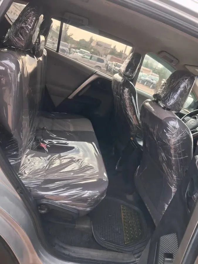 Toyota rav4 2014 très propre (image 6)