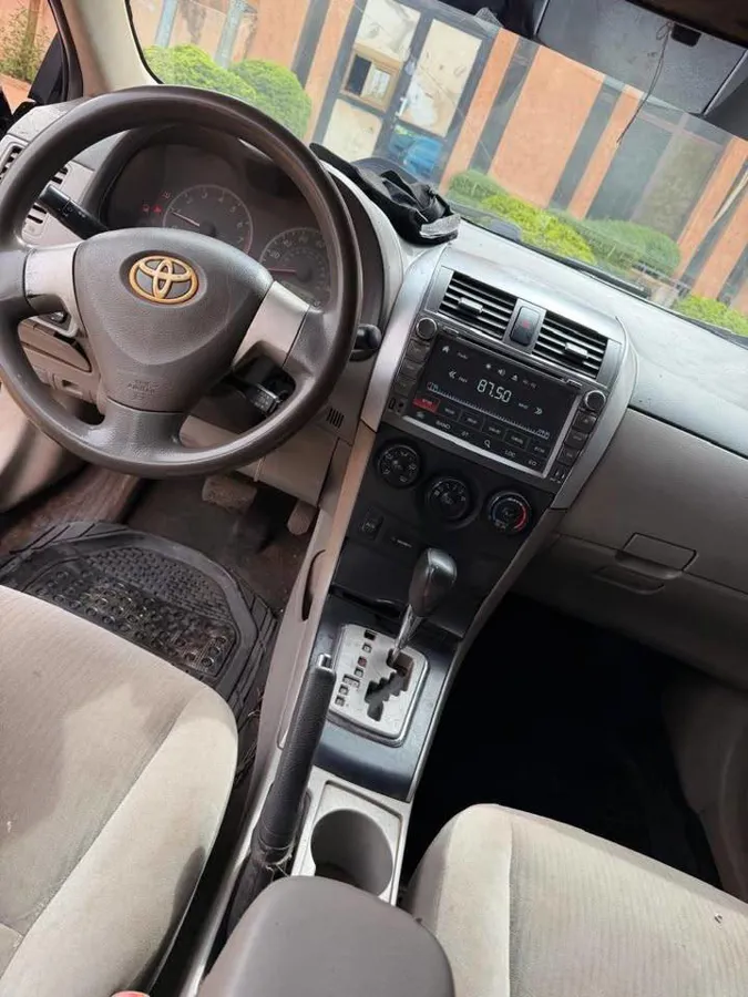 Toyota Corolla LE 2010 (image 4)