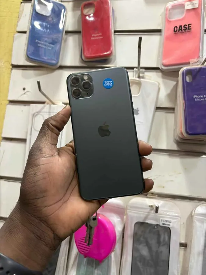 iPhone 11 Pro Max – 256 Go (image 6)