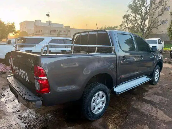 Toyota Hilux 2013 (image 4)