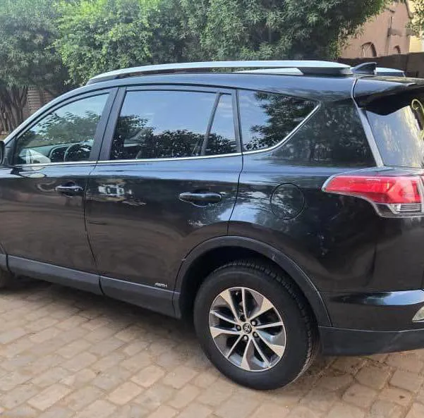 TOYOTA RAV4 XLE HYBRID ANNÉE 2016 (image 4)