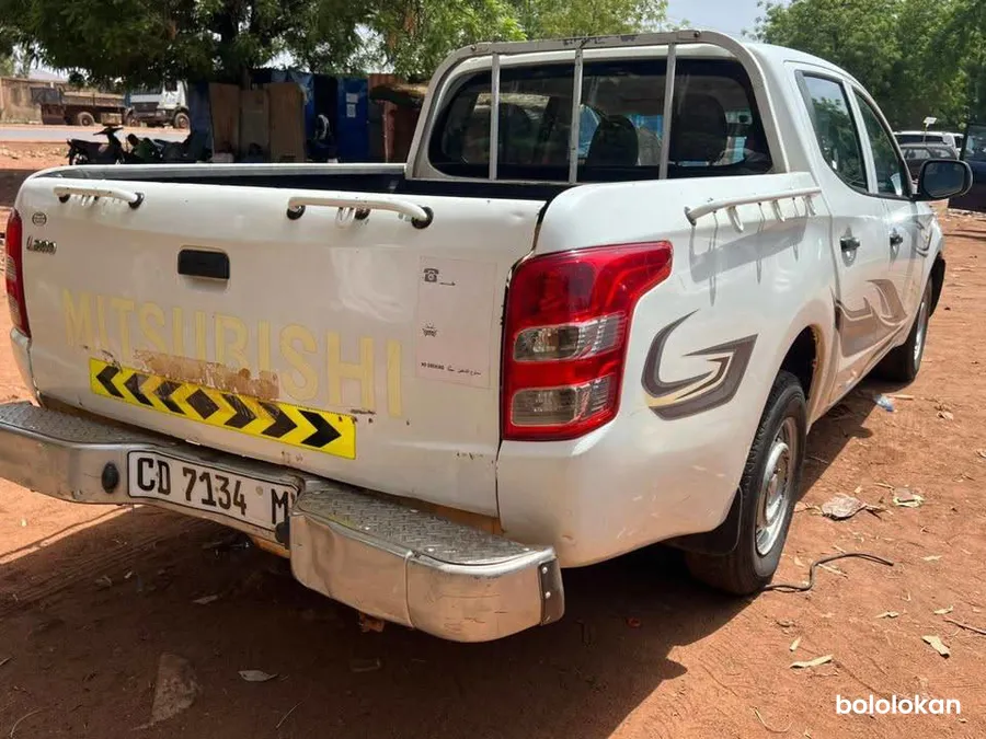 Mitsubishi L200 Année 2016 (image 2)