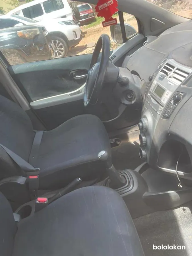 Toyota yaris break smake b (image 4)