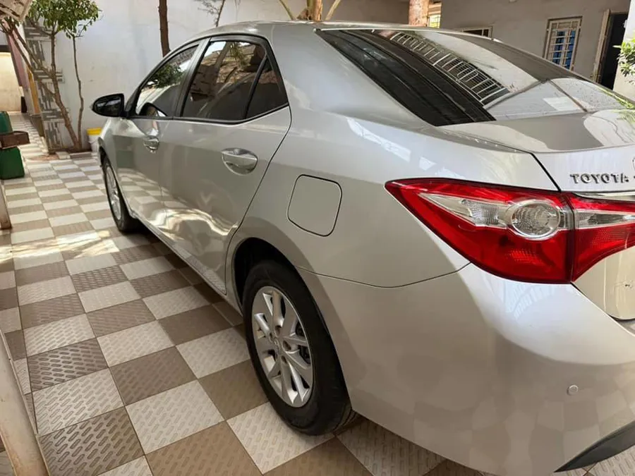 Toyota Corolla S année 2016 (image 4)