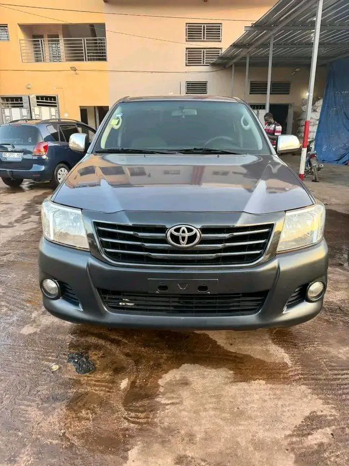 Toyota Hilux 2013 (image 1)