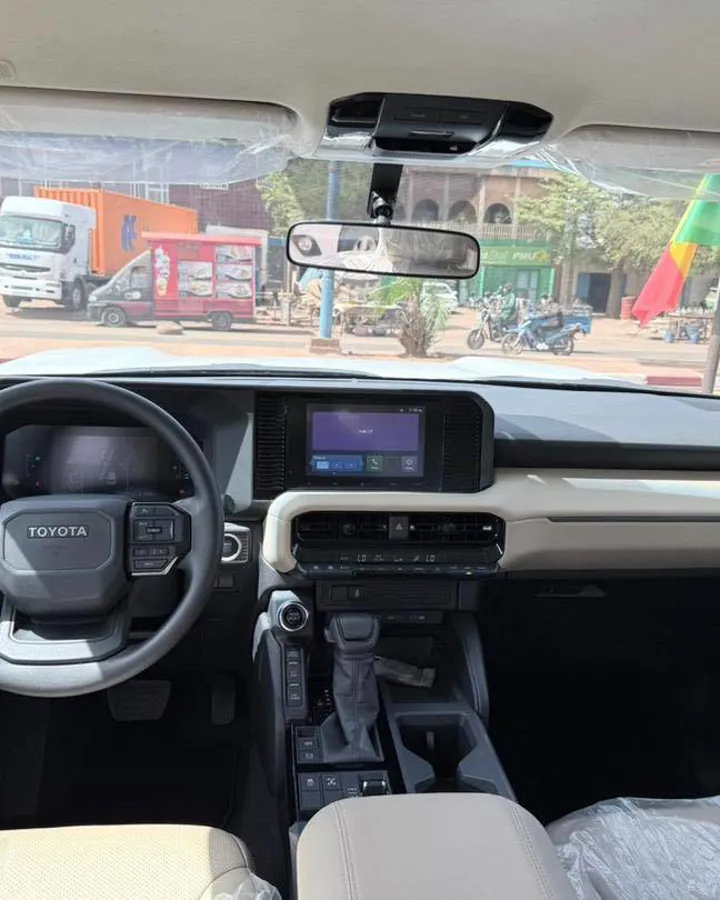 Toyota Prado Land Cruiser 250 année 2025 (image 2)