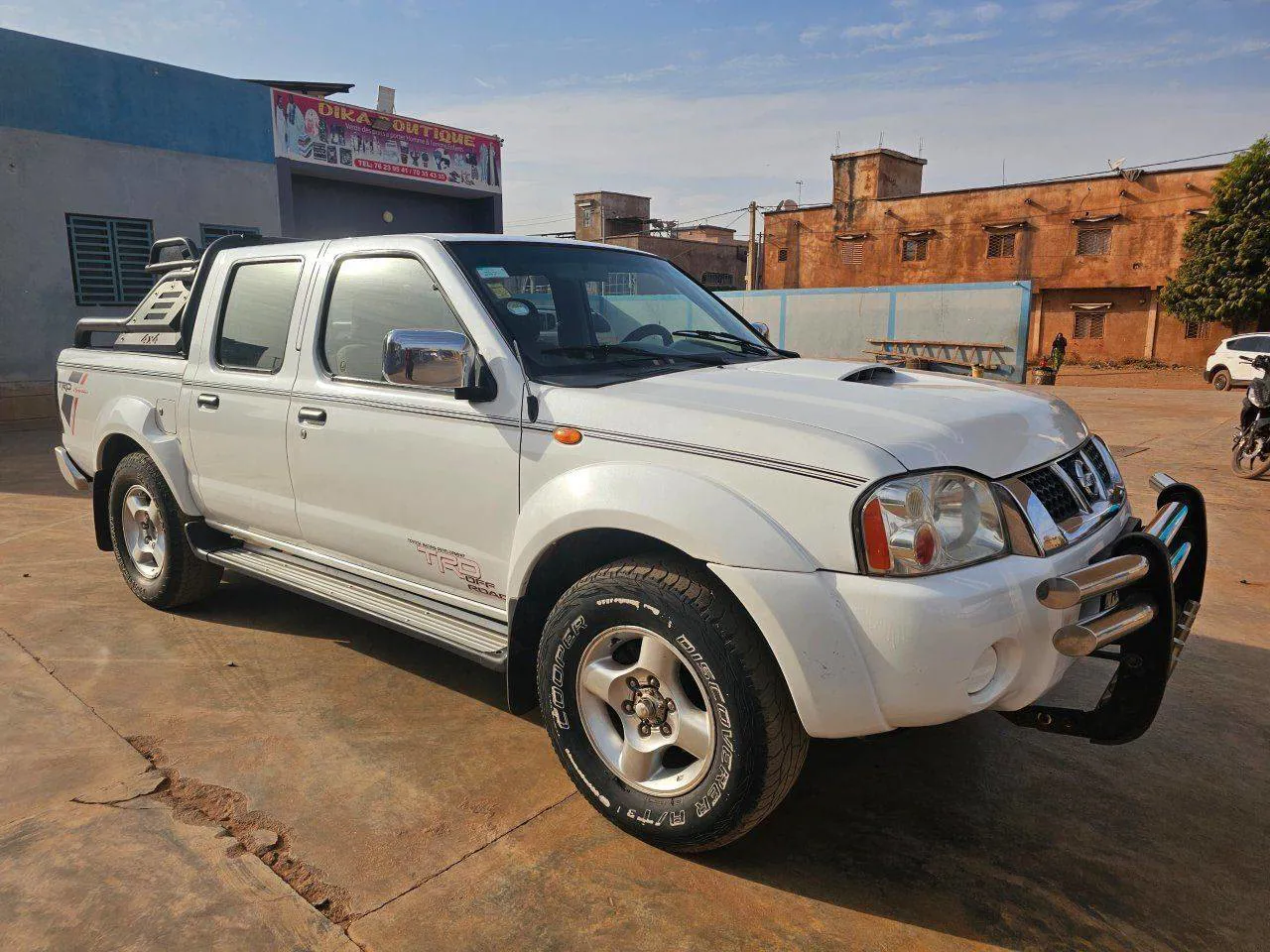 Nissan bâche double cabinet très propre diesel (image 6)