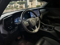 lexus TX YEAR 2025 (thumb image 9)