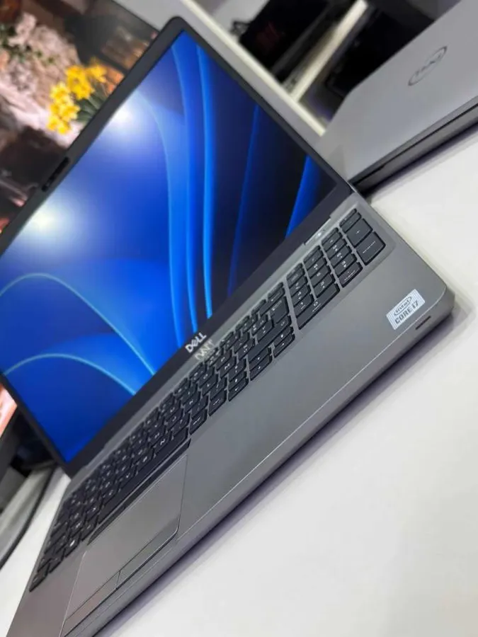 Dell Precision 3551 (image 3)