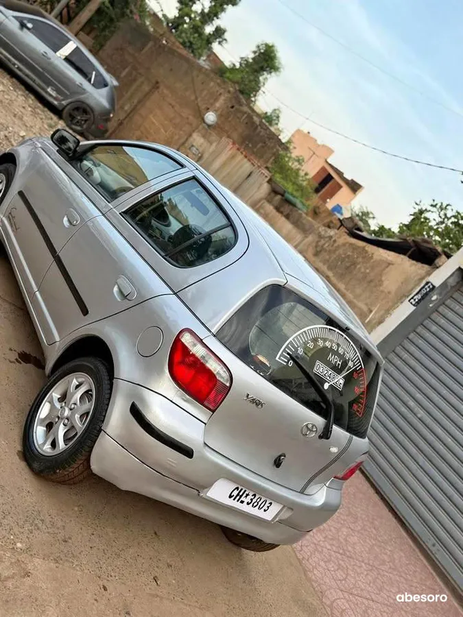 Toyota yaris 2005 (image 4)