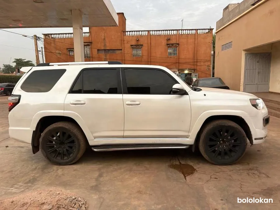 Toyota 4-Runner 2012 (image 5)