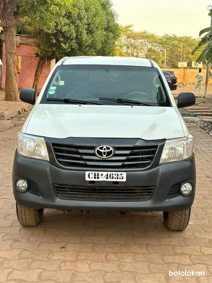 TOYOTA HILUX ANNÉE 2012 (image 1)