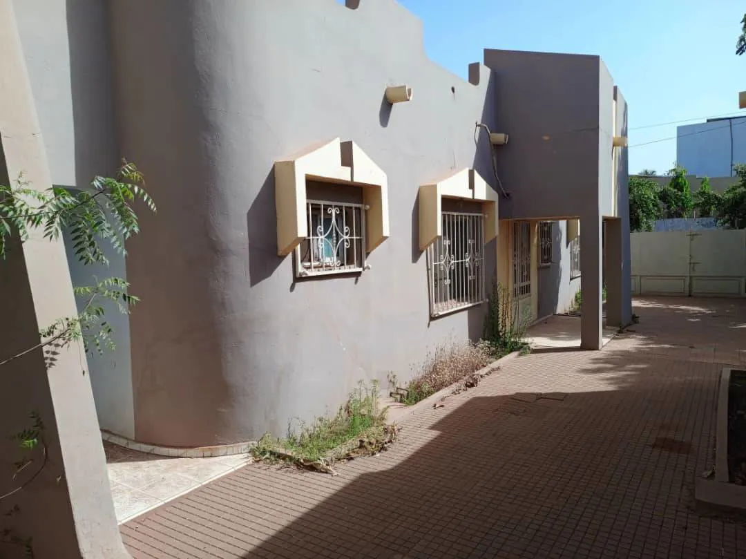 Villa pour bureaux ou habitation à louer à Faso kanu
