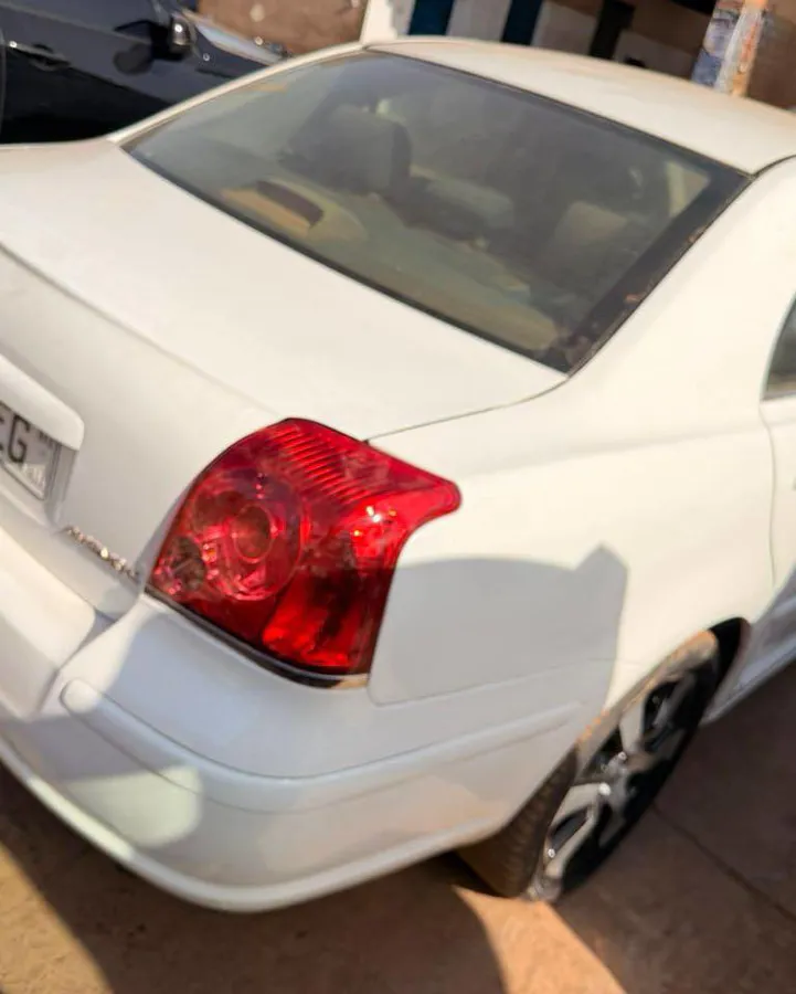 Toyota AVENSIS année 2005 (image 5)