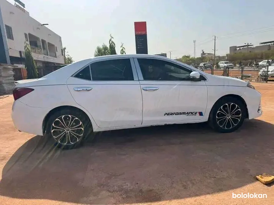 TOYOTA COROLLA S  2014 (image 3)