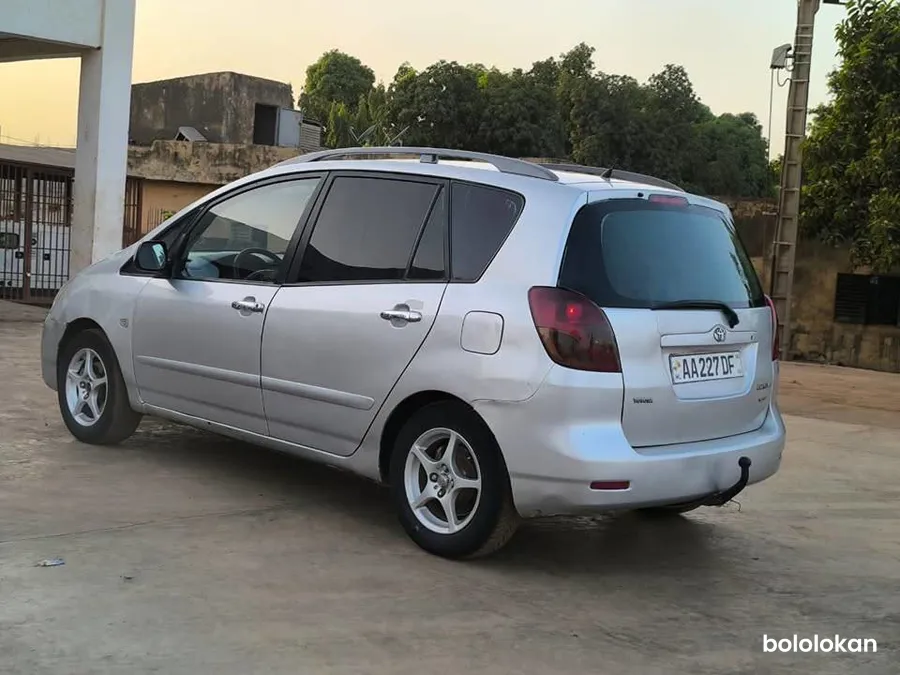 Toyota corolla verso 2005 (image 6)