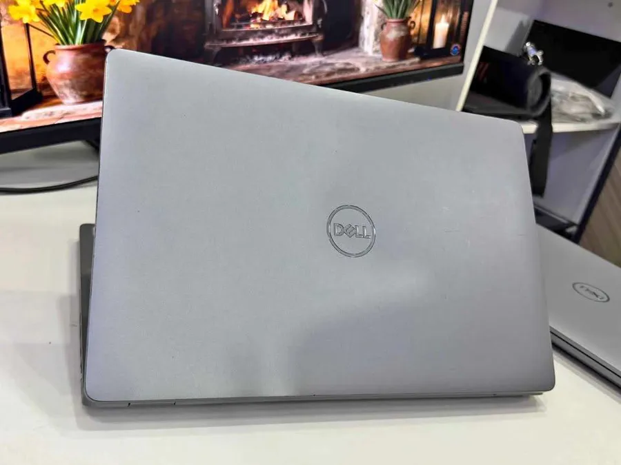 Dell Precision 3551 (image 2)