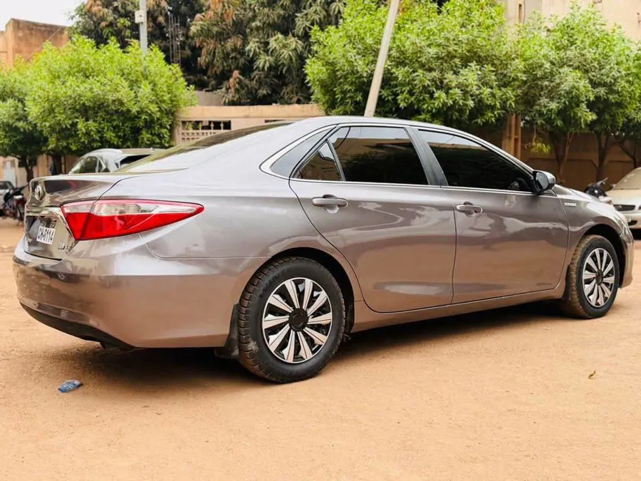 Toyota Camry LE Hybride 2016 (image 7)