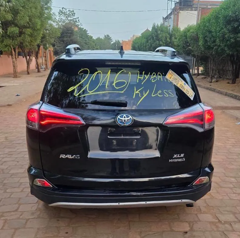 TOYOTA RAV4 XLE HYBRID ANNÉE 2016 (image 3)