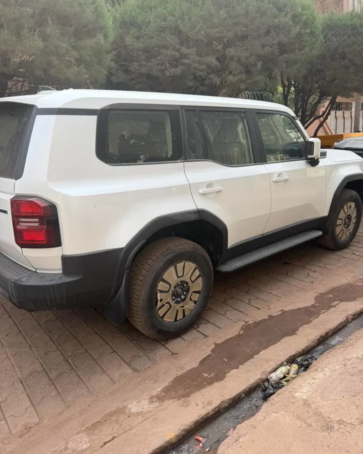 Toyota Prado Land Cruiser 250 année 2025 (image 6)