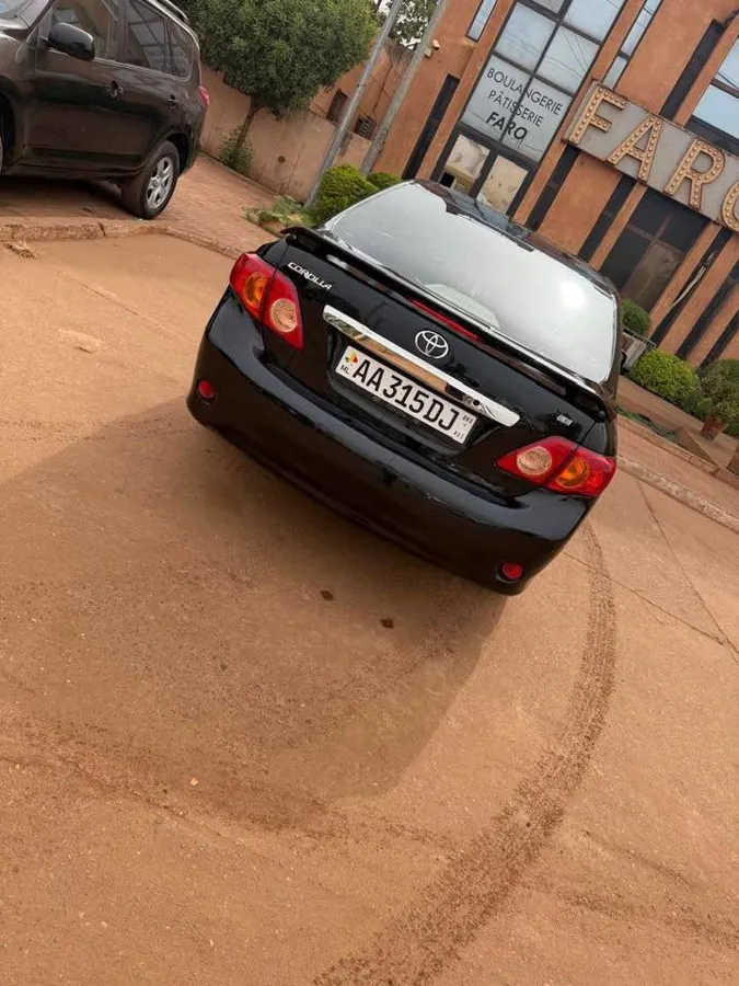 Toyota Corolla LE 2010 (image 5)