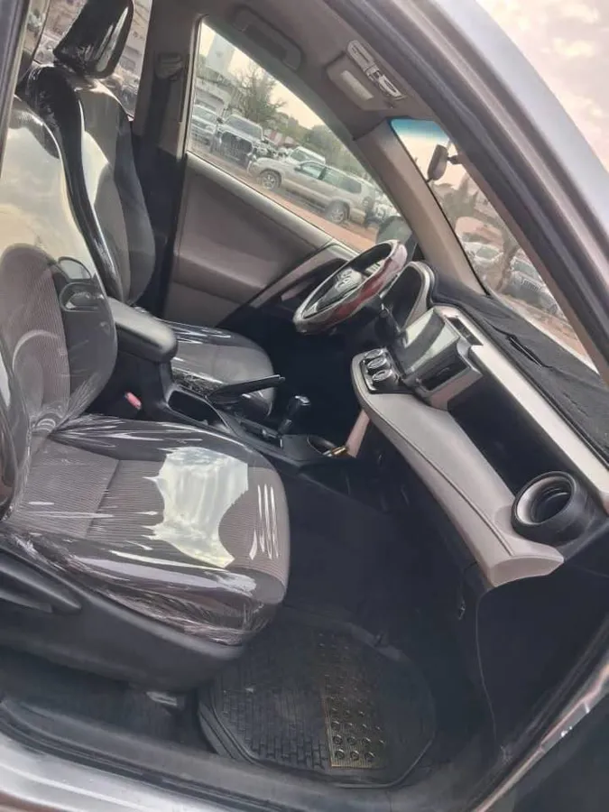 Toyota rav4 2014 très propre (image 2)