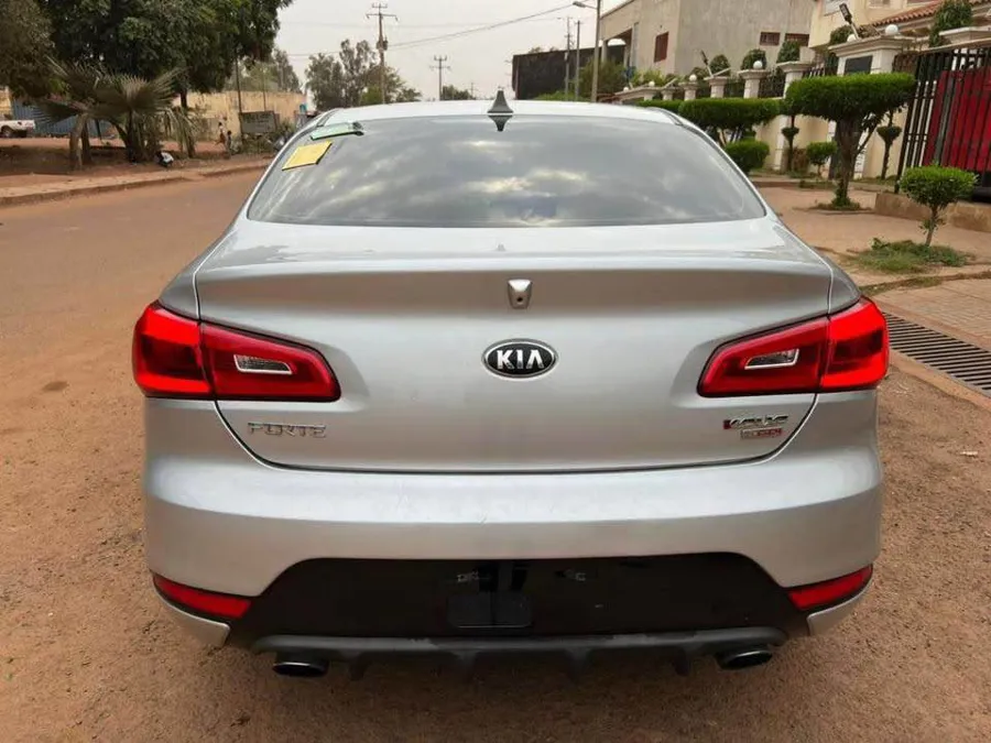 Kia Forte Année 2016 (image 10)
