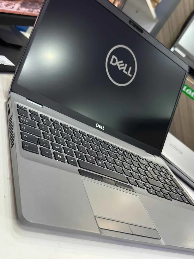 Dell Precision 3551 (image 10)