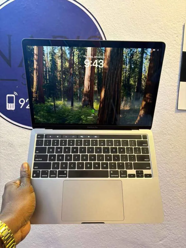 MacBook Pro 2020 — Puce M1 (avec Touch Bar) (image 5)