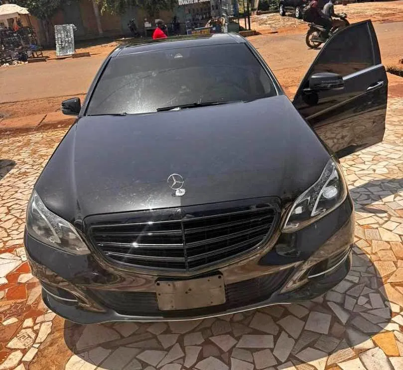 Mercedes E350 4 Matic (image 1)