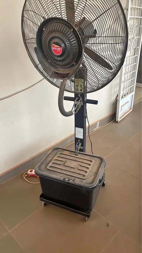 Ventilateur avec vaporisateur d’eau (image 1)