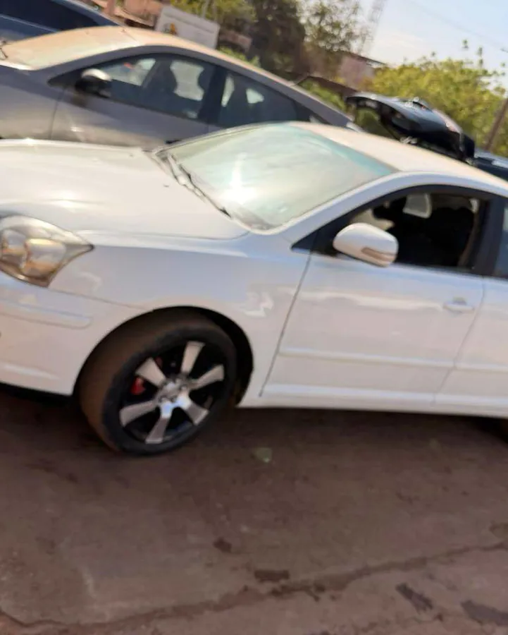 Toyota AVENSIS année 2005 (image 4)