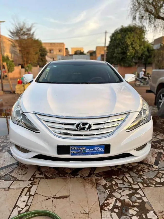 Hyundai Sonata 2013 (image 1)