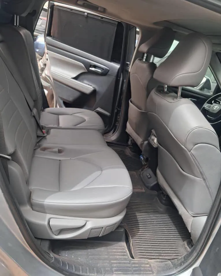 TOYOTA HIGHLANDER HYBRID ANNÉE 2022 (image 6)