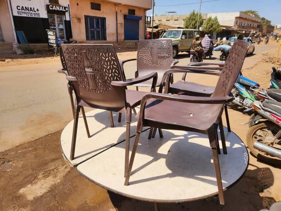 Europe 🇪🇺 Table à manger (image 1)