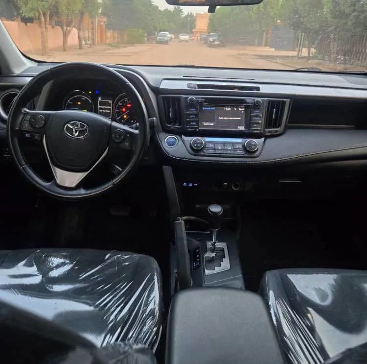 TOYOTA RAV4 XLE HYBRID ANNÉE 2016 (image 7)