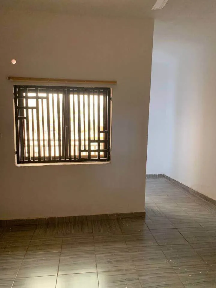 APPARTEMENT À LOUER À YIRIMADIO – BORD DU GOUDRON (image 9)