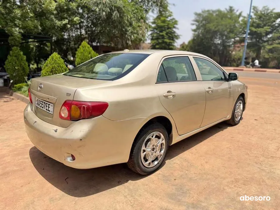 TOYOTA COROLA LE (image 1)