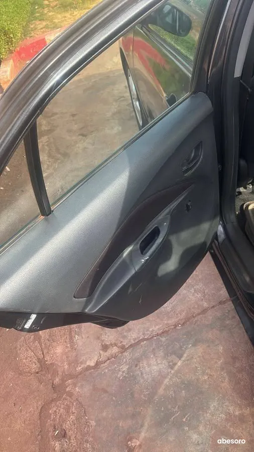 Toyota Yaris Berline (image 2)