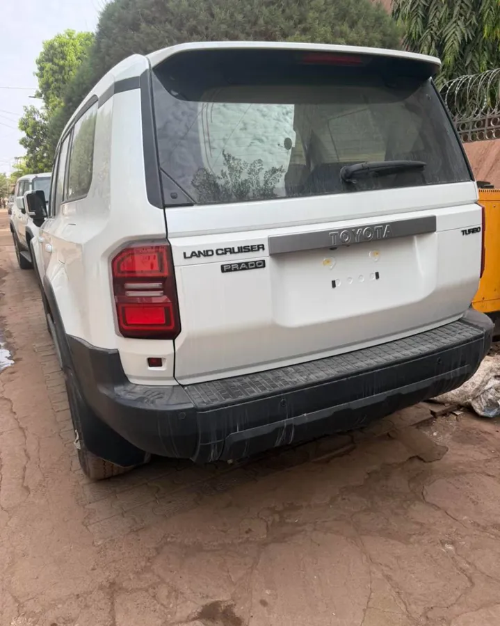 Toyota Prado Land Cruiser 250 année 2025 (image 7)