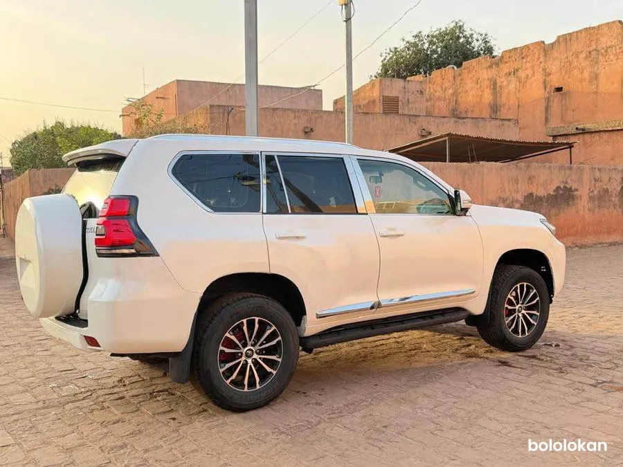 TOYOTA LAND CRUISER PRADO 2015 (image 3)
