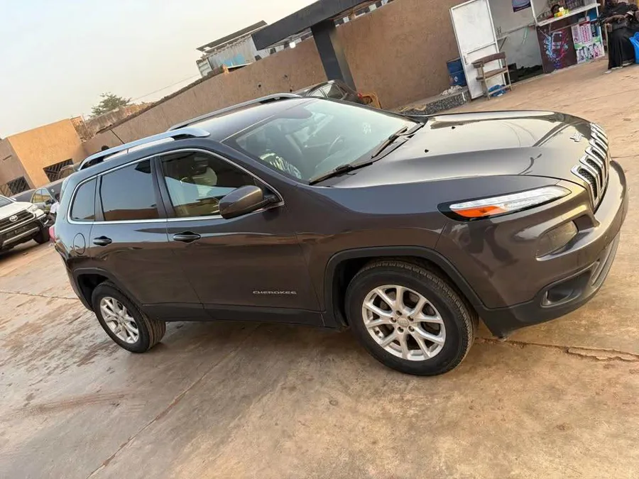 Jeep Cherokee Année 2015 (image 3)