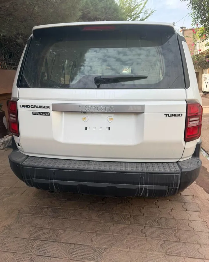 Toyota Prado Land Cruiser 250 année 2025 (image 3)