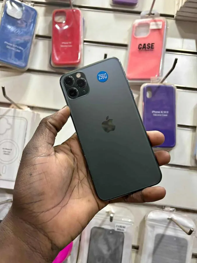 iPhone 11 Pro Max – 256 Go (image 1)